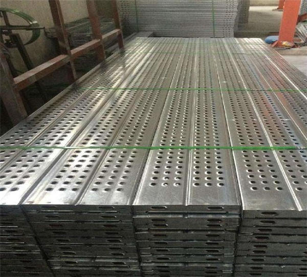 ��������U